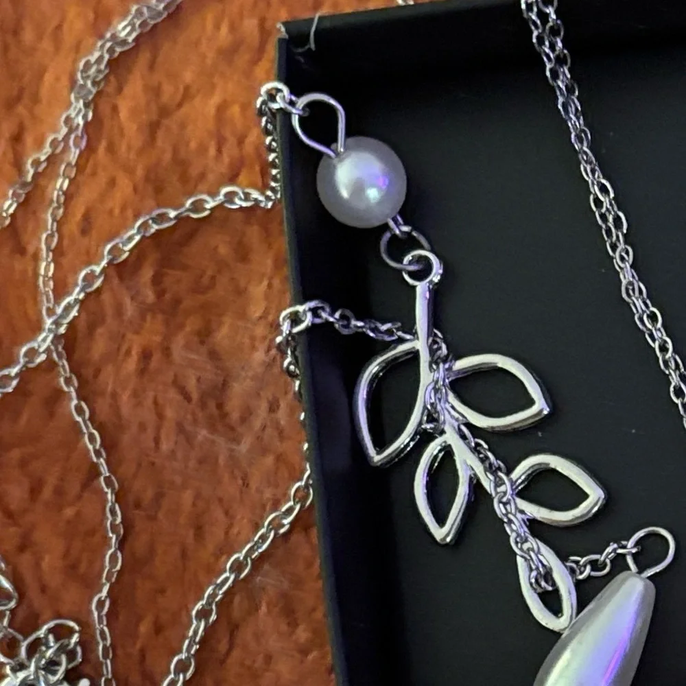 5 pairs of earrings, 1 set of 3 bracelets, 2 of the same necklace. All *NEW*!!! - Picture 14 of 14